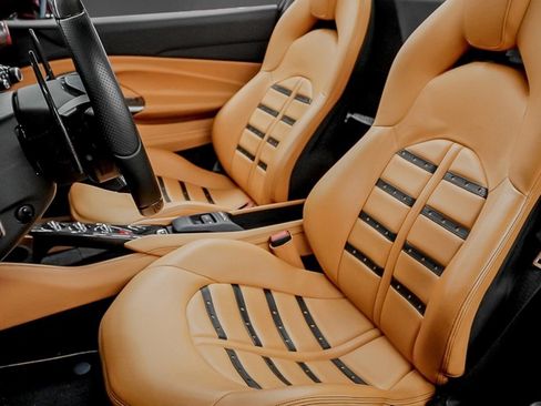 Used 2021 Ferrari F8 Tributo RWD image 2