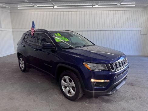 Used 2018 Jeep Compass Latitude w/ Safe & Security Group FWD image 3