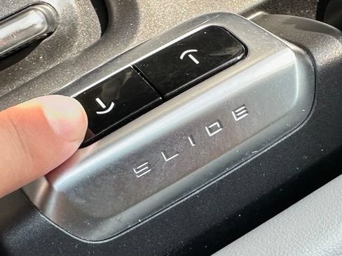 Used 2025 Ford Expedition Active AWD/4WD image 24