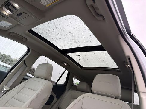 Used 2024 GMC Terrain Denali w/ Denali Premium Package image 33