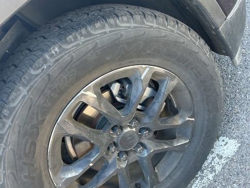 Used 2020 Chevrolet Traverse LT image 4