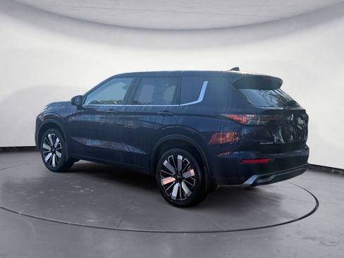 New 2026 Mitsubishi Outlander SE image 3