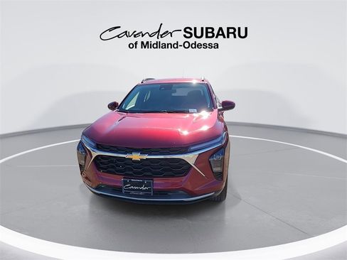 Used 2025 Chevrolet Trax LT image 3