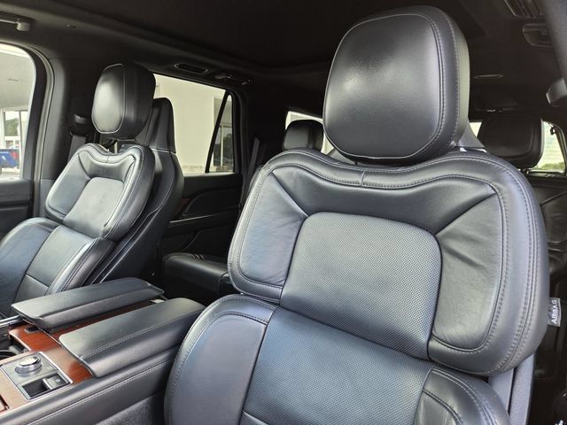 Used 2023 Lincoln Navigator Reserve AWD/4WD image 24