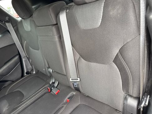 Used 2015 Jeep Cherokee Latitude w/ Cold Weather Group AWD/4WD image 16
