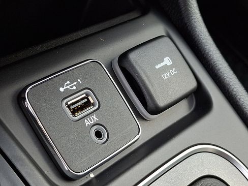 Certified 2022 Jeep Cherokee Trailhawk w/ Premium Leather Package image 27