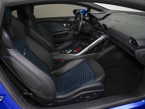 Used 2018 Lamborghini Huracan LP 580-2 image 2