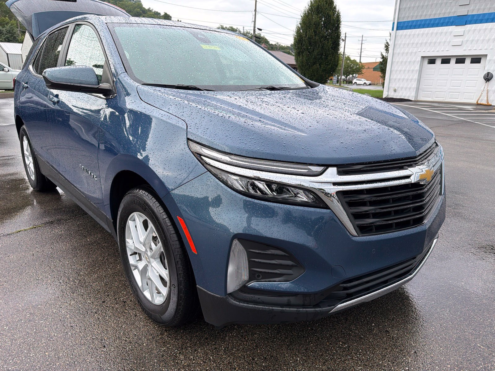 Used 2024 Chevrolet Equinox LT w/ LPO, Floor Liner Package FWD image 7