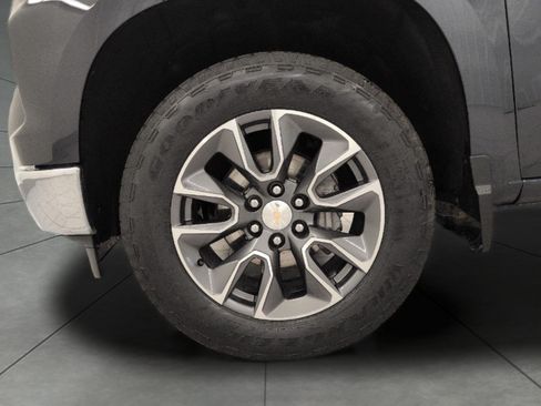 Used 2024 Chevrolet Silverado 1500 LT AWD/4WD image 3