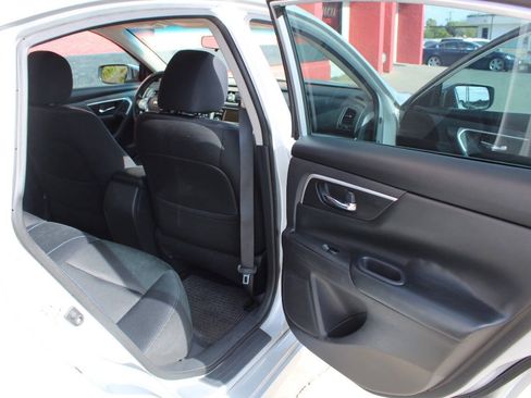Used 2016 Nissan Altima 2.5 SR FWD image 15
