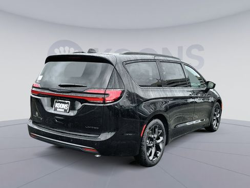 New 2026 Chrysler Pacifica Limited w/ S Appearance Package image 7