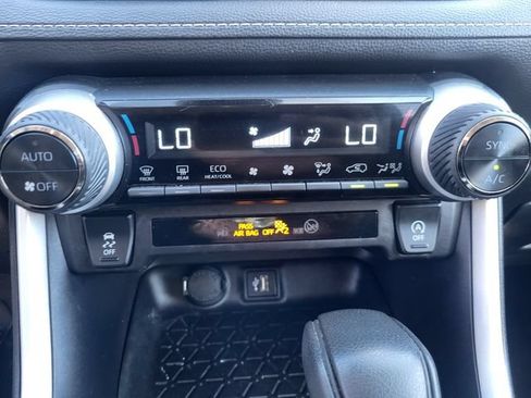 Used 2025 Toyota RAV4 XLE FWD image 17
