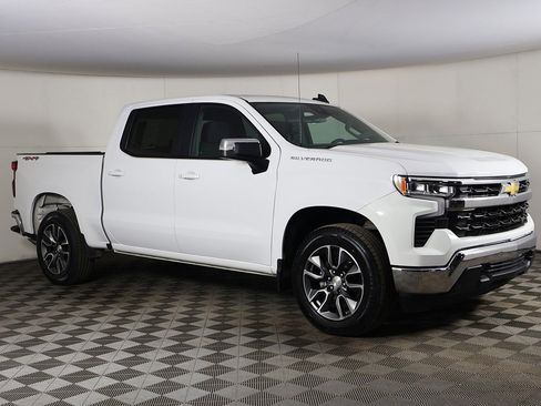 Used 2023 Chevrolet Silverado 1500 LT image 2