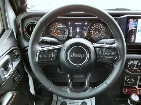 Certified 2025 Jeep Gladiator Rubicon AWD/4WD image 12