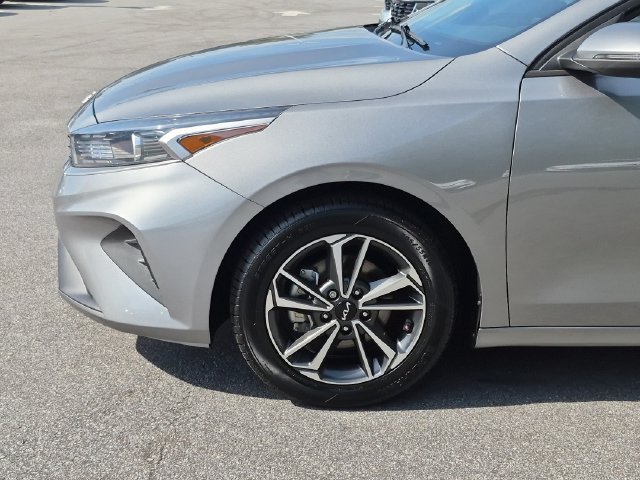 Used 2022 Kia Forte LXS w/ LXS Technology Package FWD image 9