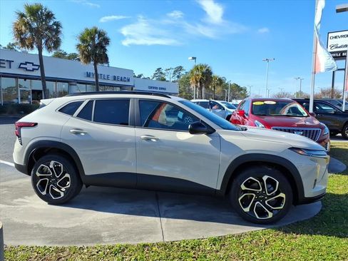 New 2026 Chevrolet Trax RS w/ Sunroof Package image 2