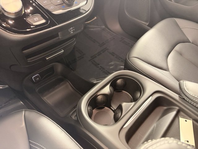 New 2027 Chrysler Pacifica Select w/ Family Tech Group FWD image 23