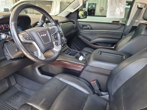 Used 2019 GMC Yukon XL SLT w/ Open Road Package AWD/4WD image 10