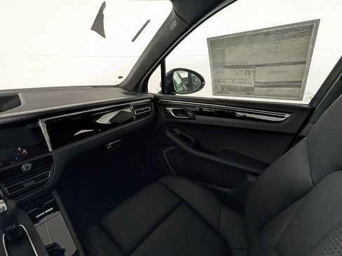 New 2026 Porsche Macan image 23