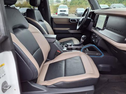 Used 2023 Ford Bronco Wildtrak image 14