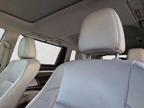 Used 2018 Toyota Highlander XLE image 15