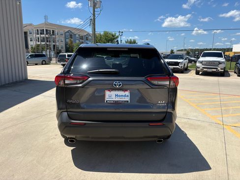 Used 2024 Toyota RAV4 XLE AWD/4WD image 6
