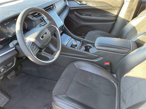 Used 2024 Jeep Grand Cherokee Altitude image 25