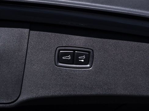 Certified 2025 Porsche Cayenne Coupe image 33