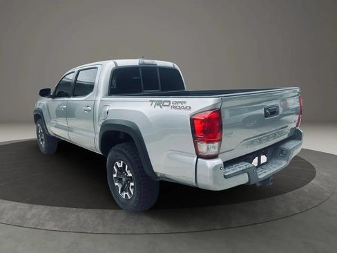 Used 2016 Toyota Tacoma TRD Off-Road w/ Premium & Technology Package RWD image 3