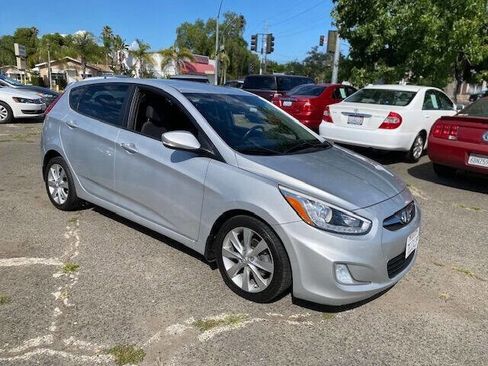 Used 2014 Hyundai Accent SE image 3
