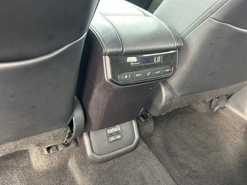 Used 2024 Toyota Highlander XLE image 15
