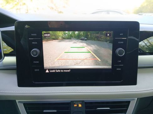 New 2026 Volkswagen Taos SE FWD image 19