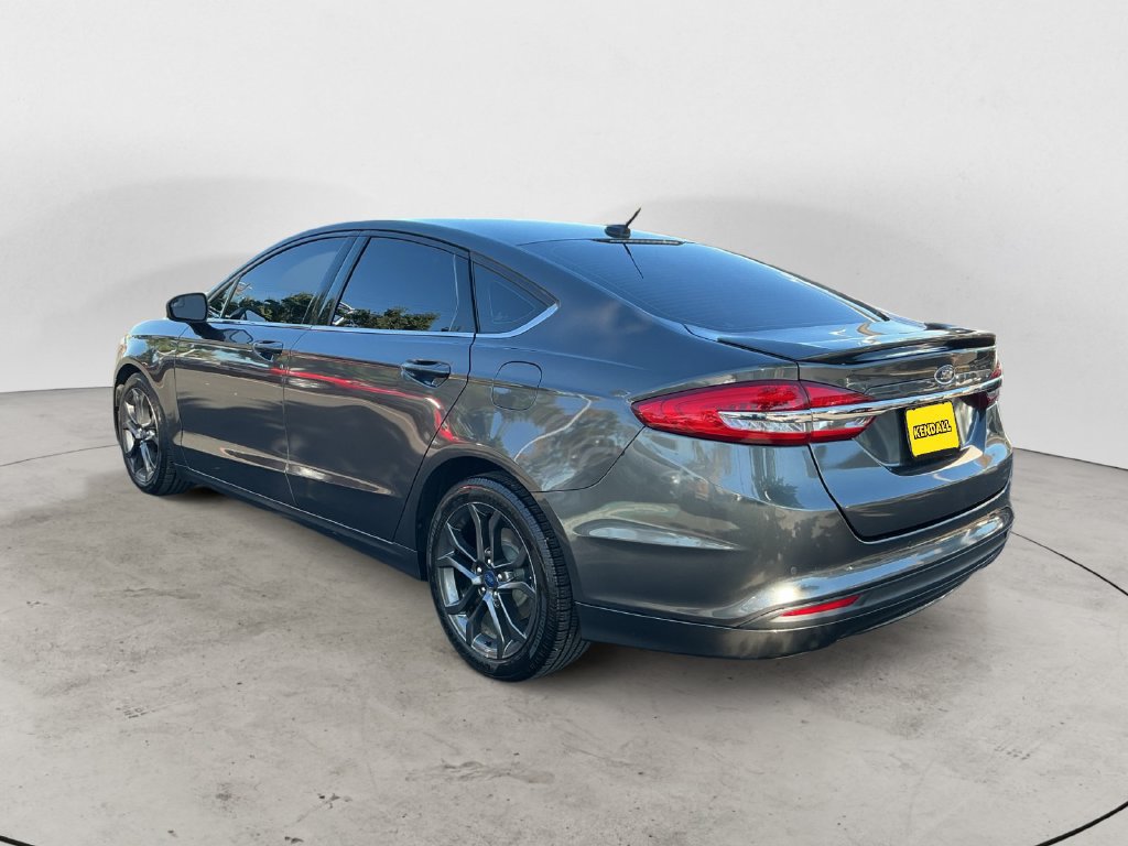 Used 2018 Ford Fusion SE w/ Equipment Group 201A FWD image 11