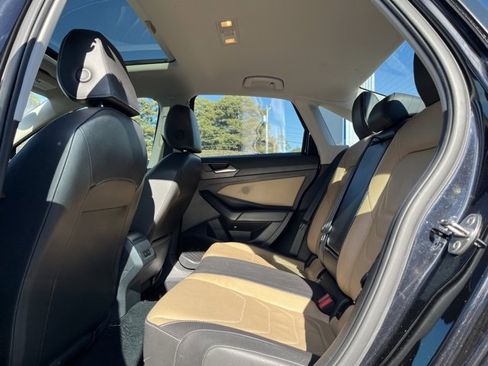 Used 2019 Volkswagen Jetta SEL Premium image 25