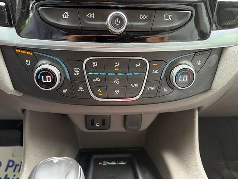 Used 2019 Chevrolet Traverse Premier w/ Driver Confidence II Package FWD image 16