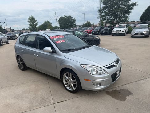 Used 2009 Hyundai Elantra w/ Premium-Sport Pkg 2 FWD image 3