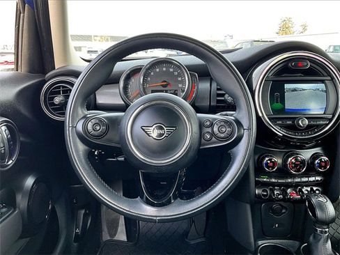 Used 2019 MINI Cooper 4-Door Hardtop w/ Signature Upholstery Package image 16