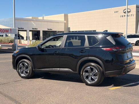Certified 2025 Nissan Rogue SV FWD image 4