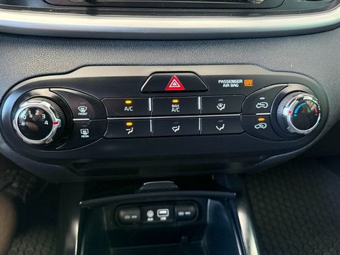 Used 2017 Kia Sorento FWD image 31