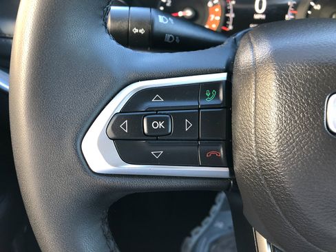 Used 2023 Jeep Compass Limited image 13