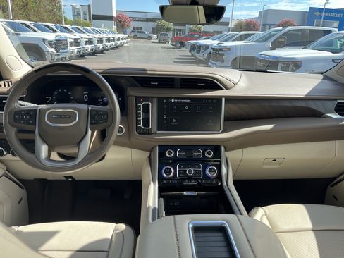 Used 2024 GMC Yukon Denali w/ Advanced Technology Package AWD/4WD image 30