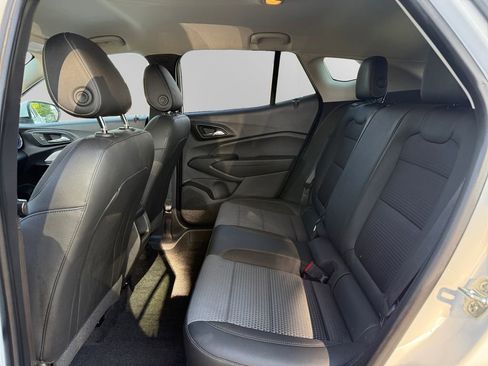 Used 2025 Chevrolet Trax LT FWD image 13