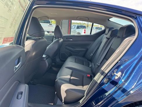 Used 2022 Nissan Altima 2.5 SR FWD image 10