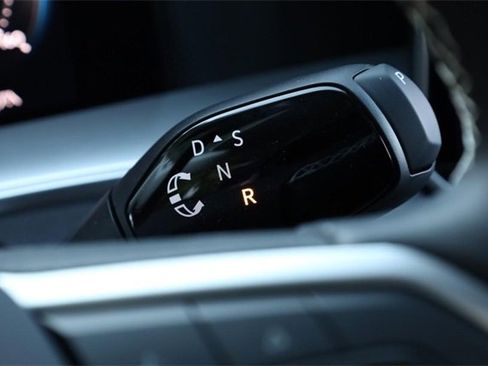 New 2025 Volkswagen Tiguan SE image 16