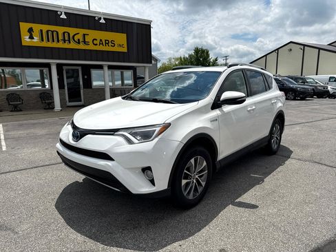 Used 2018 Toyota RAV4 XLE image 2