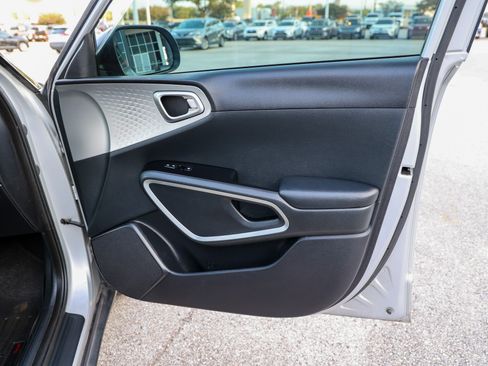 Used 2020 Kia Soul LX FWD image 37
