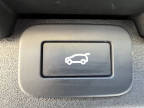 Used 2025 Land Rover Discovery Dynamic SE AWD/4WD image 37