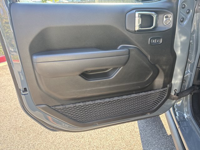 Certified 2025 Jeep Wrangler Unlimited Rubicon w/ Convenience Group AWD/4WD image 11