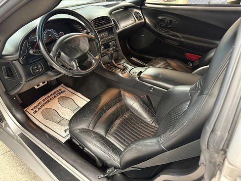 Used 2004 Chevrolet Corvette Coupe image 16