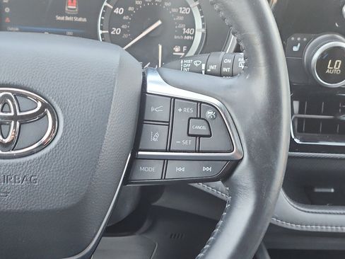 Used 2021 Toyota Highlander XSE AWD/4WD image 16
